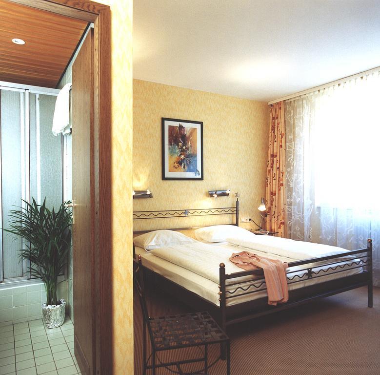 Hotel Astoria Frankfurt pe Main Exterior foto